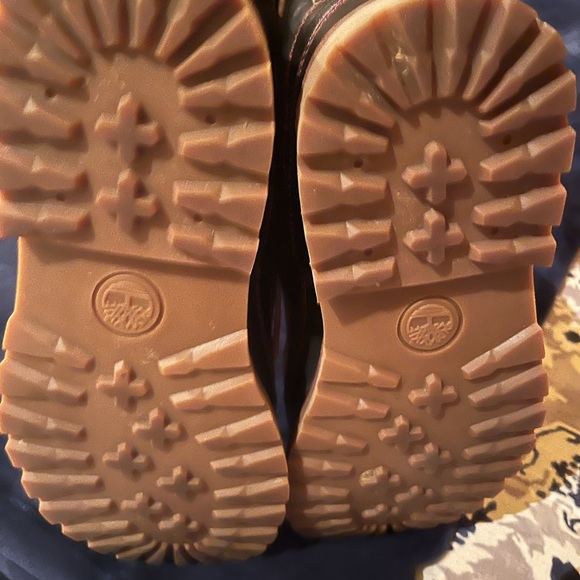 Like New Timberland Hiking Boots made of beautiful fine leather. Size 8. - Picture 5 of 6